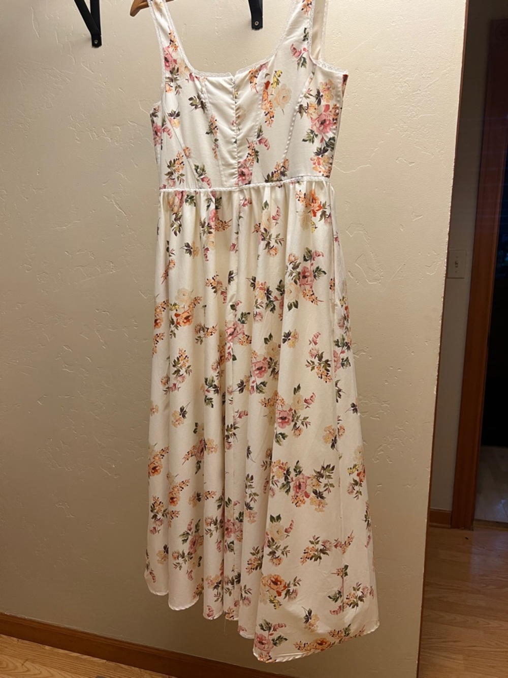 WAYF - Corset Style White Roses Floral Sleeveless Midi Dress - Cotton - Picture 6 of 11